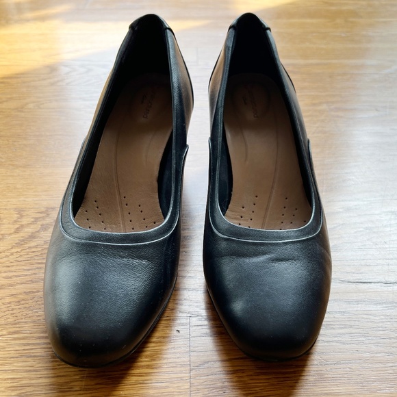 Clarks Freva Classic Heeled Shoes - Picture 3 of 7